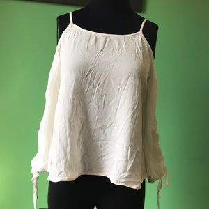 🤍🤍Express Cold Shoulder Top🤍🤍